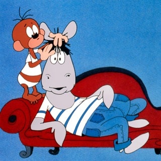 Äffle und Pferdle auf einem Sofa
