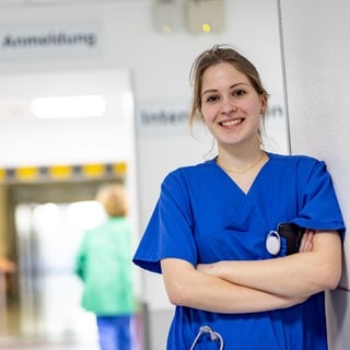 Stella Lingen lässt sich nicht unterkriegen. Trotz ihres Tourette Syndroms will sie ihr Medizinstudim abschließen und eine Artzpraxis eröffnen. Und: sie macht ihren Weg öffentlich, erzählt in SWR1 Leute ausführlich über Symptome und wie sie ihr Leben beeinflussen
