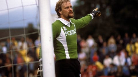 Ronnie Hellström, ehemaliger FCK-Torwart am Tor - nach ihm wird eine Straße in Kaiserslautern benannt